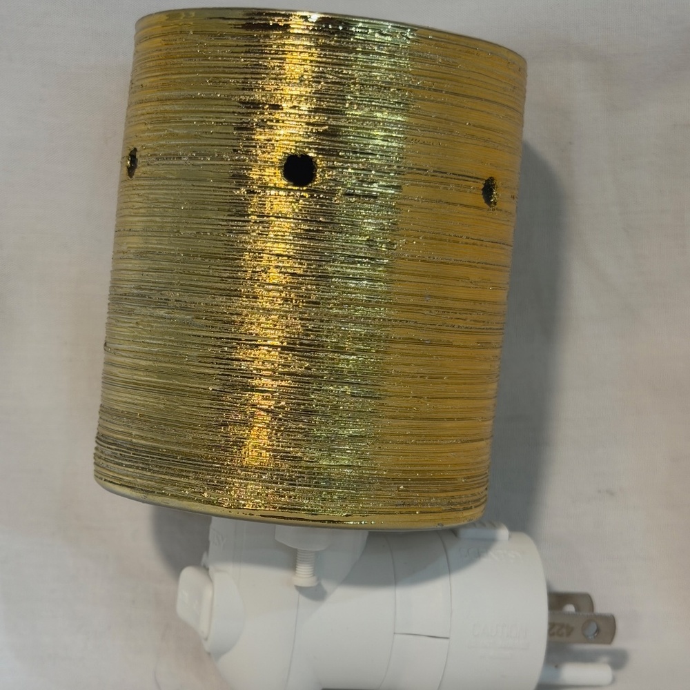 Scentsy Etched Core - Gold Plug in Mini Wax Warmer